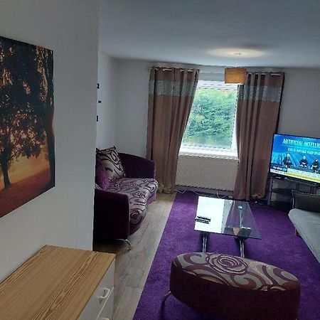 קרוידון Superb 2 Bedroom Flat, Sleeps 6 מראה חיצוני תמונה