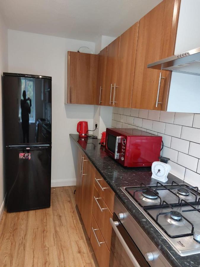 קרוידון Superb 2 Bedroom Flat, Sleeps 6 מראה חיצוני תמונה