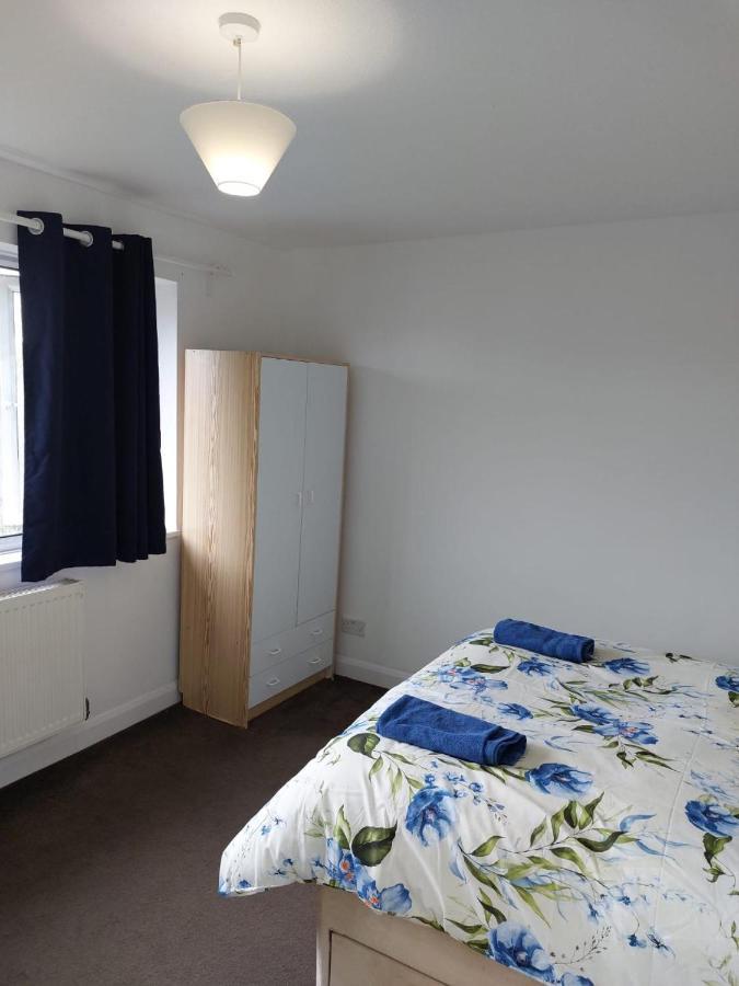 קרוידון Superb 2 Bedroom Flat, Sleeps 6 מראה חיצוני תמונה