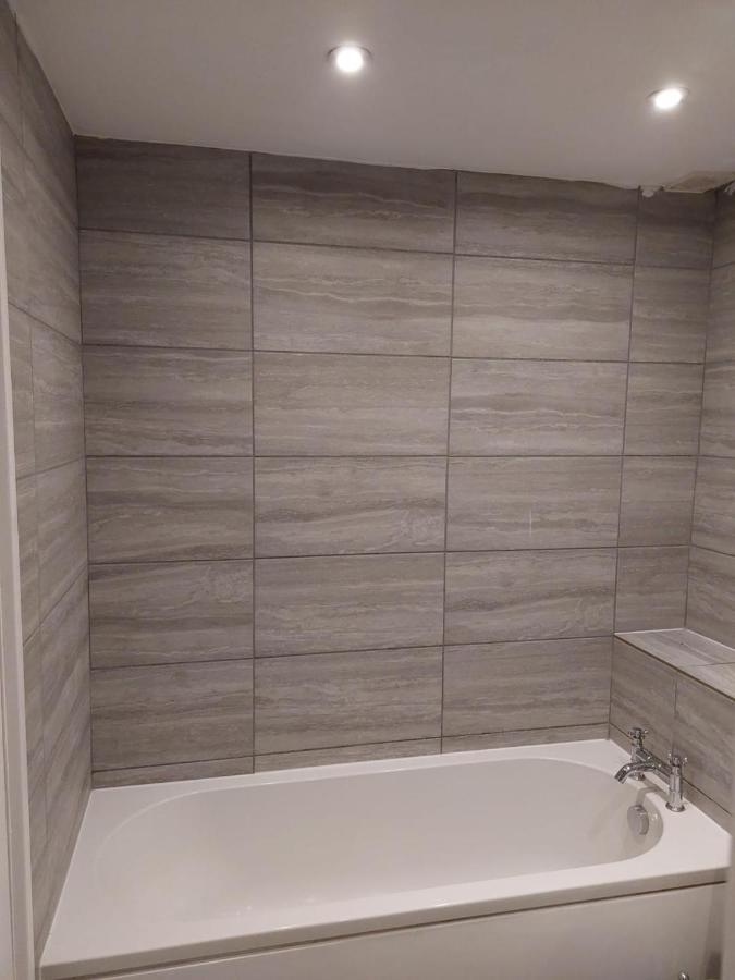 קרוידון Superb 2 Bedroom Flat, Sleeps 6 מראה חיצוני תמונה